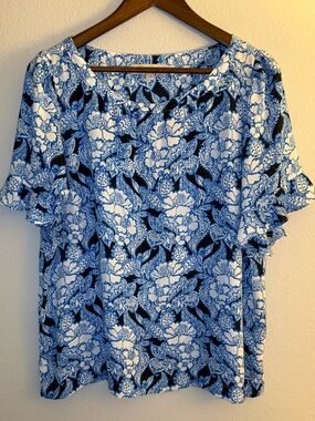 LOFT Blue and White Floral Short Sleeve Blouse